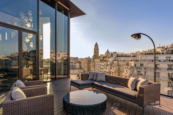 2_BH Paris-Penthouse-Dining Room-Terrace